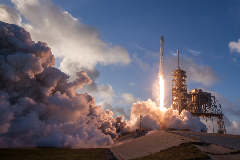 A rocket boosting away from a platform; signifying the boost that MultiSafepay applies to online platforms